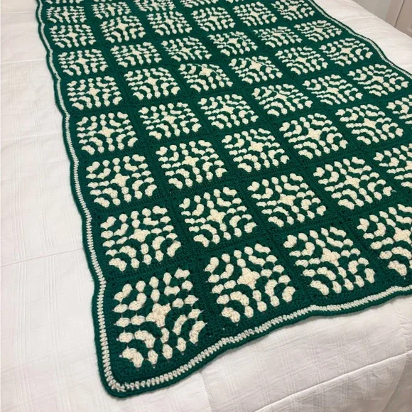 Vintage Granny Square Blanket Roseanne Crochet Patchwork Quilt 80s Green Ivory - Picture 4 of 13